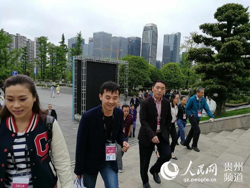 _ʼDeӛ W  z