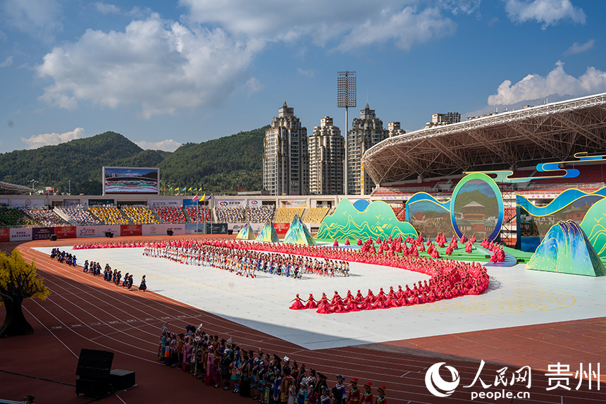 開幕式現場文藝表演。人民網 涂敏攝