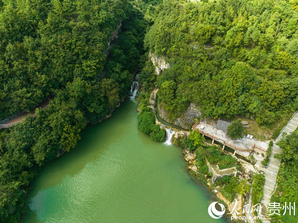 航拍車田村天鵝湖一景。人民網 陽茜攝