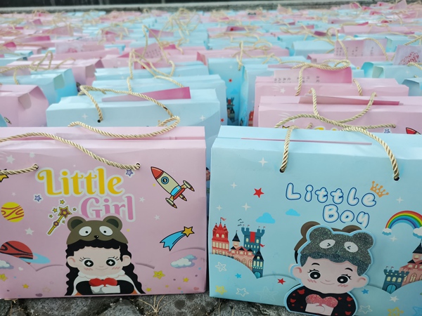 專班準備的專屬禮包。蔣林 攝