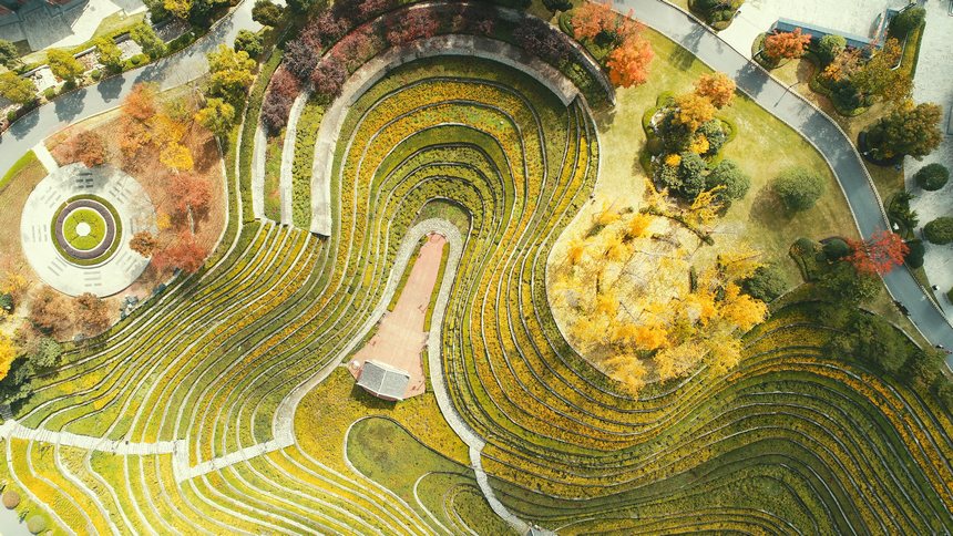 11月1日，大方縣奢香古鎮梯田航拍。周訓貴攝