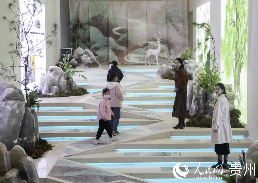 畫展現場。人民網 龍章榆攝