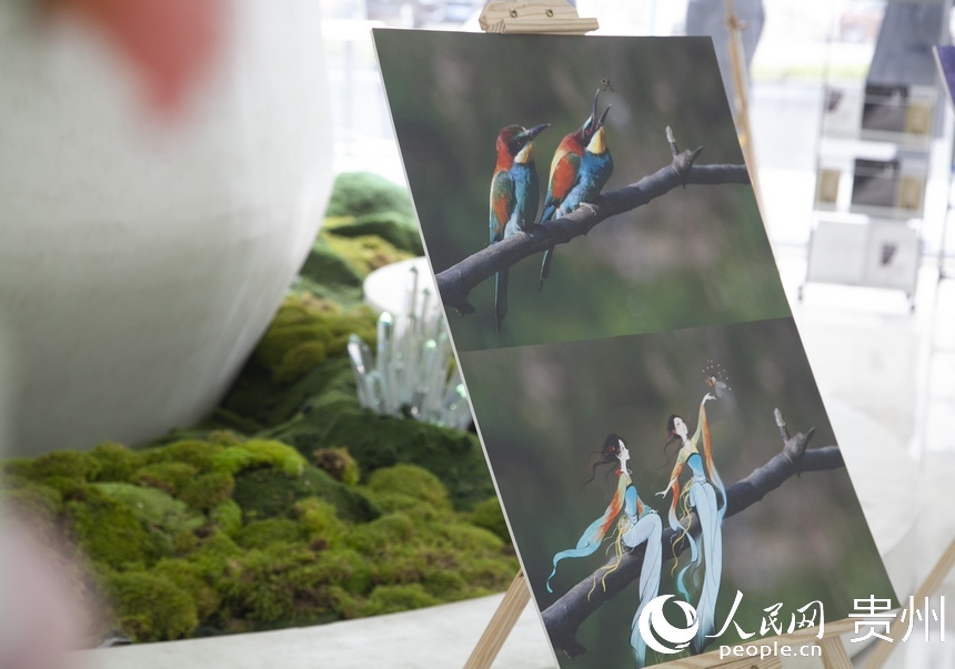 現場展出的部分作品。人民網 龍章榆攝