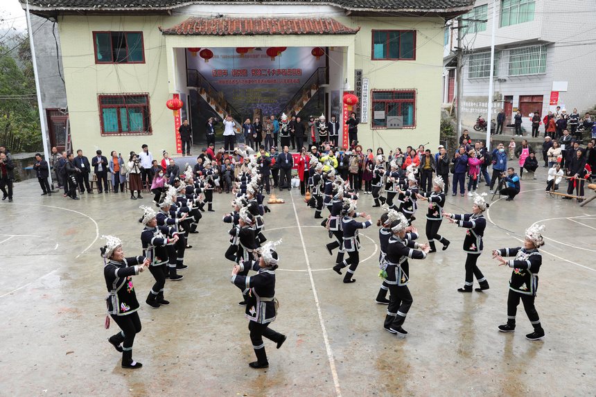 侗族群眾跳踩蟲舞歡度侗年。楊家孟攝