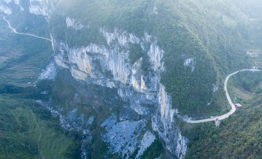 赫章石板河掛壁公路俯瞰。