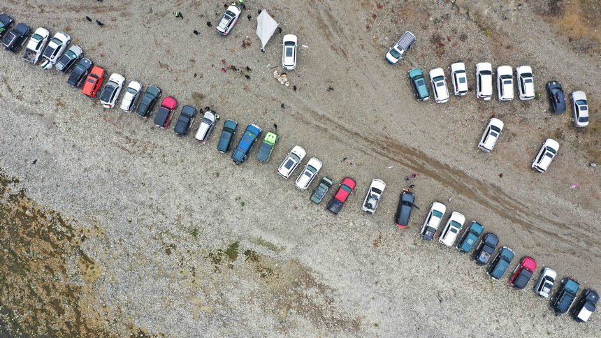 １月１日，越野車愛好者在貴州省黔東南州劍河縣開展越野車競技。