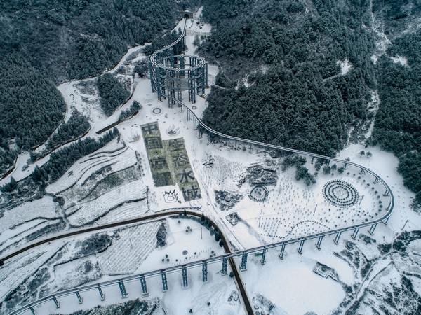 水城區千戶彝寨觀光小火車。聶康攝