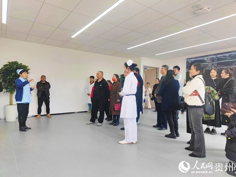 邀請家長到校了解教學情況。人民網 龍章榆 攝