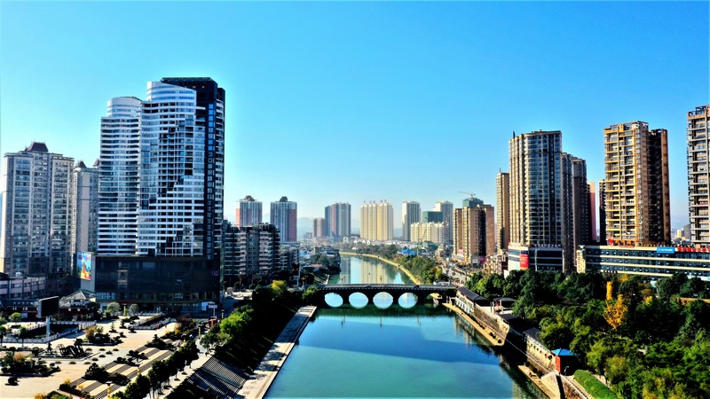 黔山田園夢，惠水好花紅。諶靈攝