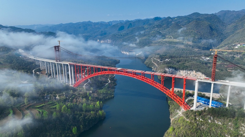 德余高速烏江特大橋主體貫通。劉葉琳攝