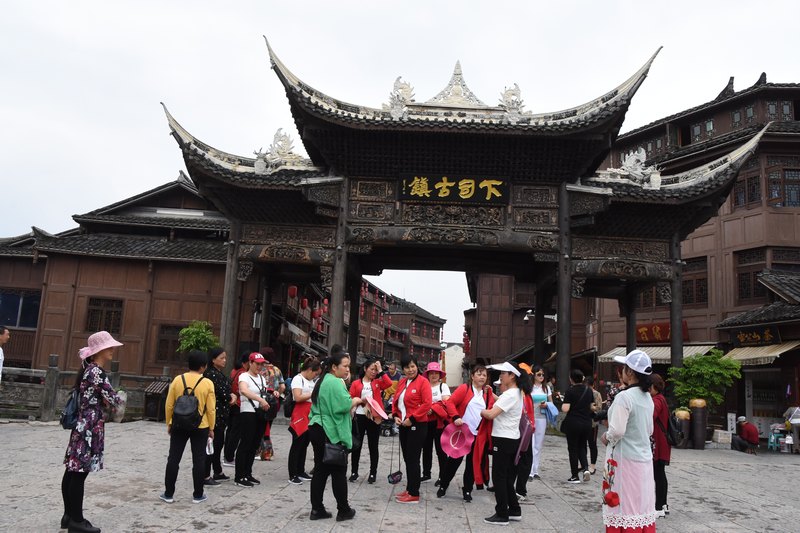 繁華的下司古鎮。