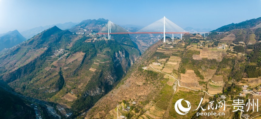 航拍杭瑞高速北盤江第一橋。人民網記者 涂敏攝