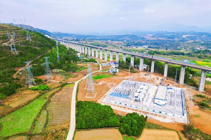 貴南鐵路沿線。鄒姣 攝.jpg