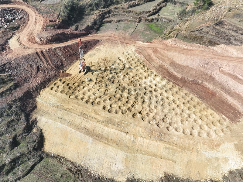 路基填筑。貴平19標供圖