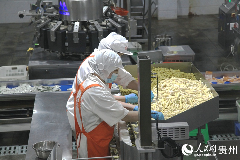 竹筍產品加工車間。人民網 龍章榆 攝