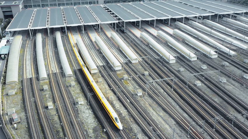 “黃醫生”檢測車從貴陽北站開出。曾鳴攝