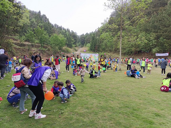 5月2日，鄉愁貴州景區的親子度假休閑活動。清鎮市文旅局提供