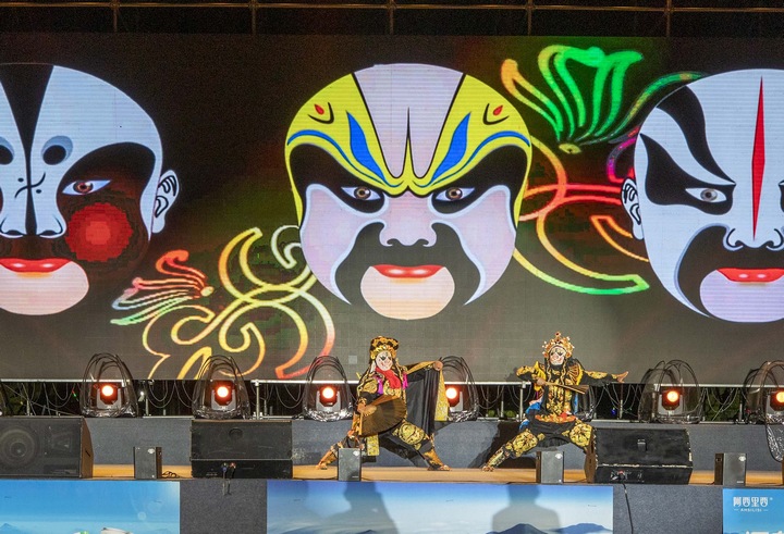 川劇變臉。