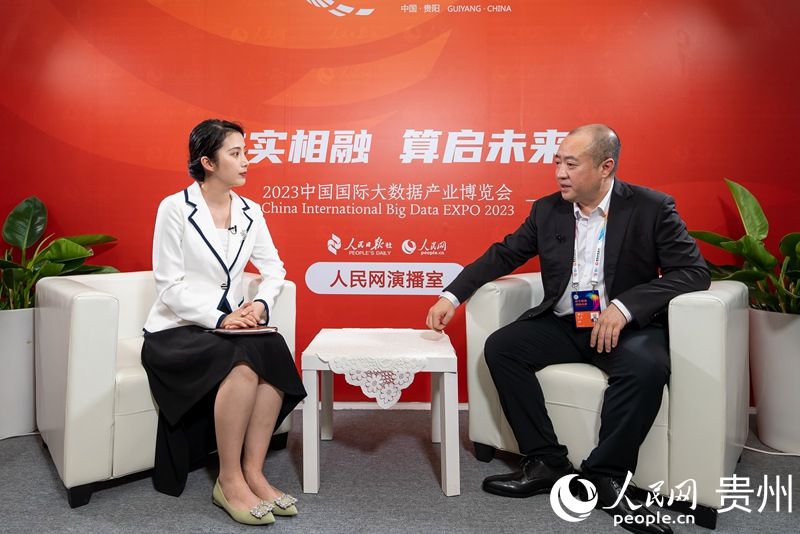 1+太極計算機股份有限公司總裁仲愷接受人民網專訪。人民網+涂敏+攝