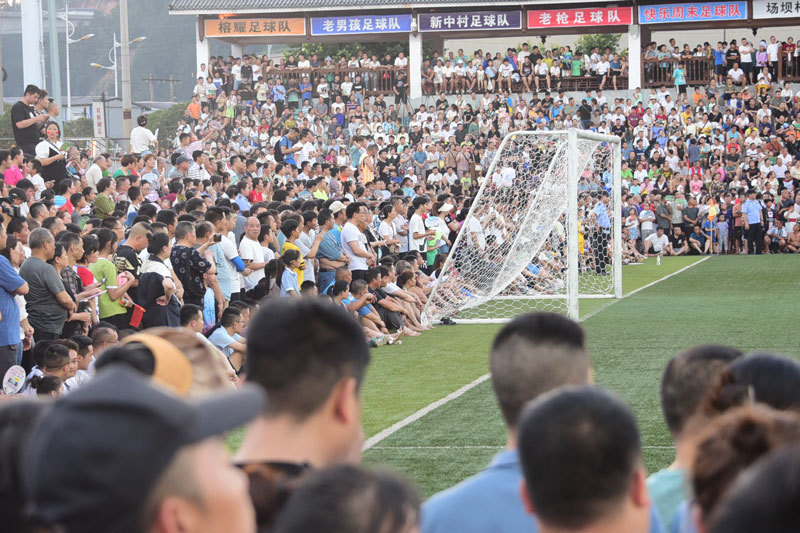 榕江“村超”火爆現場。