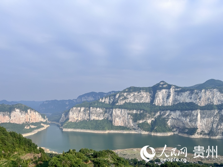 六沖河與三岔河在化屋村交匯后匯入烏江干流。人民網 陳潔泉攝