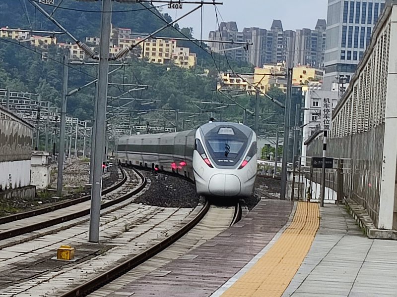 貴南高鐵貴州段進入運行試驗階段。王帥 攝