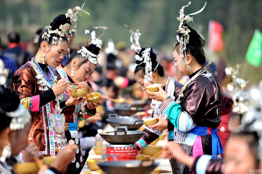 肇興侗寨長桌宴。