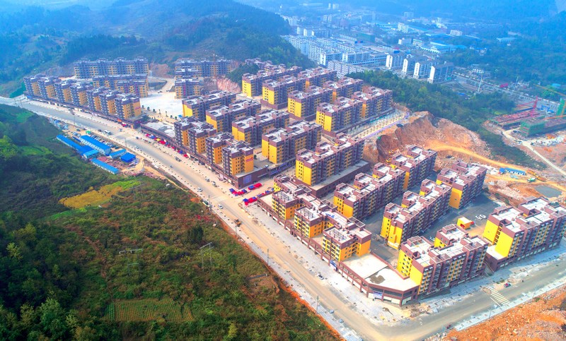 鳳岡縣城易地扶貧搬遷安置點鳳翔社區全景。