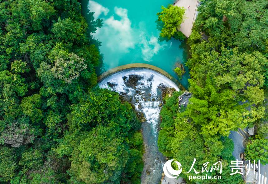 小七孔景區被譽為“超級盆景”。人民網 陽茜攝