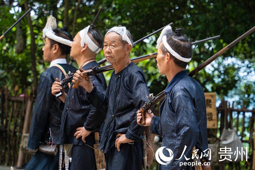 岜沙苗寨是一個純苗族聚居村寨。人民網 陽茜攝