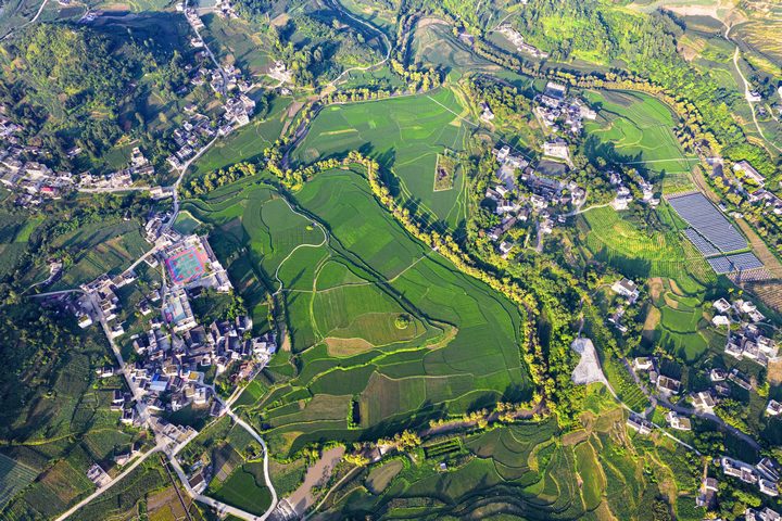 黔西市洪水鎮解放村（無人機照片）。史開心攝