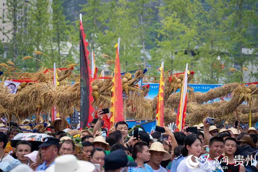2023德江癸卯年六月六“水龍節”開幕現場。人民網記者 涂敏攝
