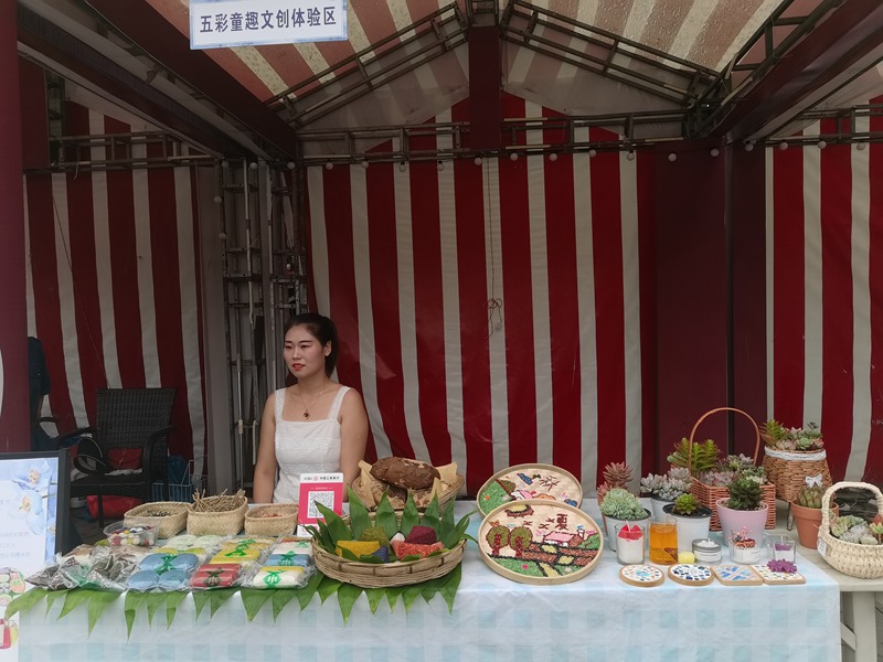 3、美食展銷。劉雪飛攝