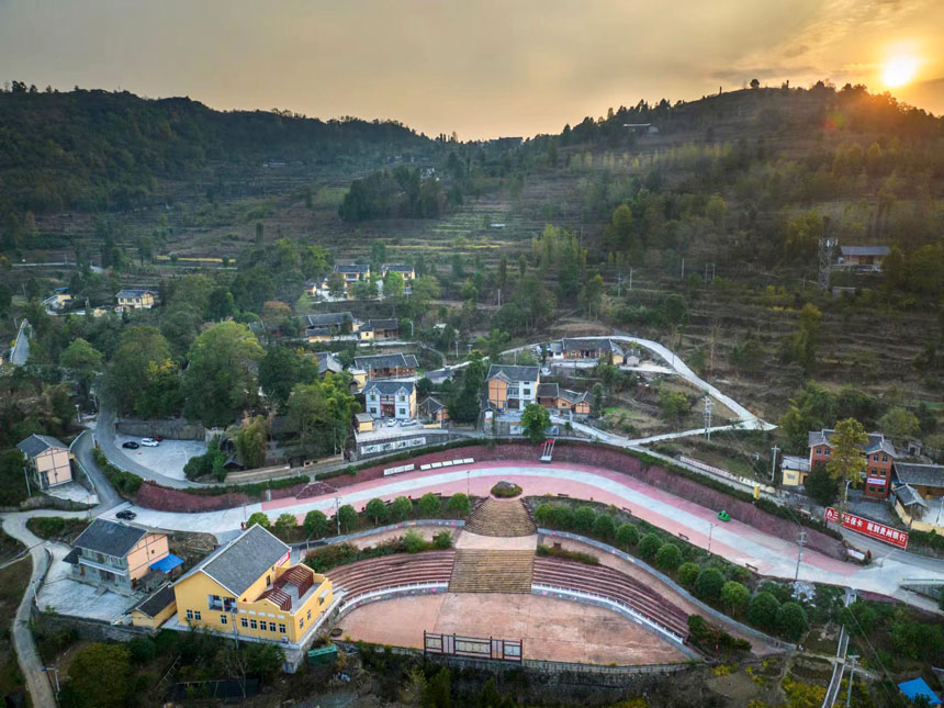 陽光灑在紅渡村的紅色文化廣場上。中共大烏江鎮委員會供圖