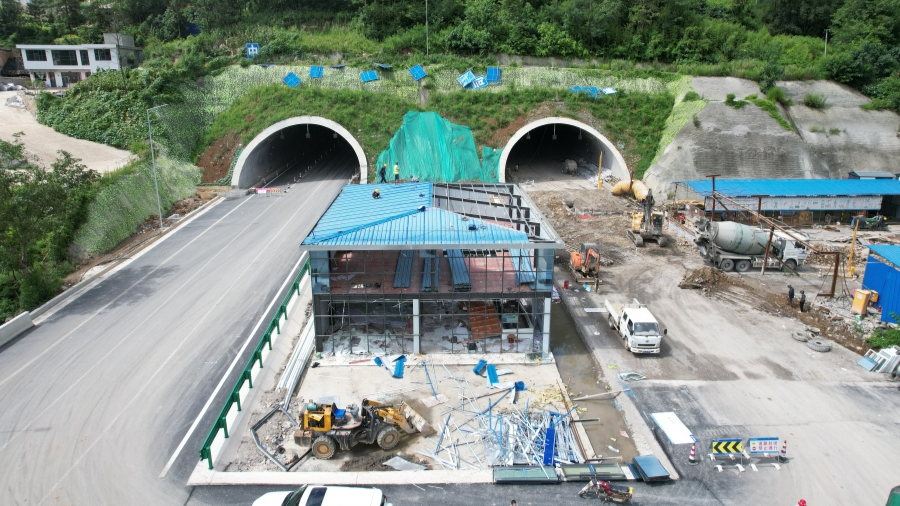 何家坡隧道。查姜維攝