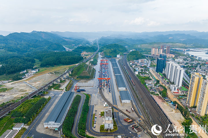 航拍貴陽國際陸港。人民網記者 涂敏攝