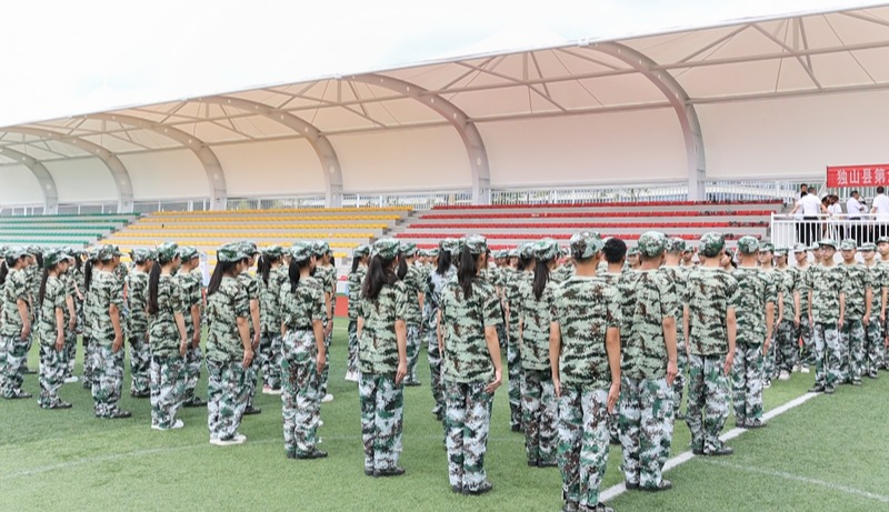 新校開學！獨山第六中學迎來首批學生。