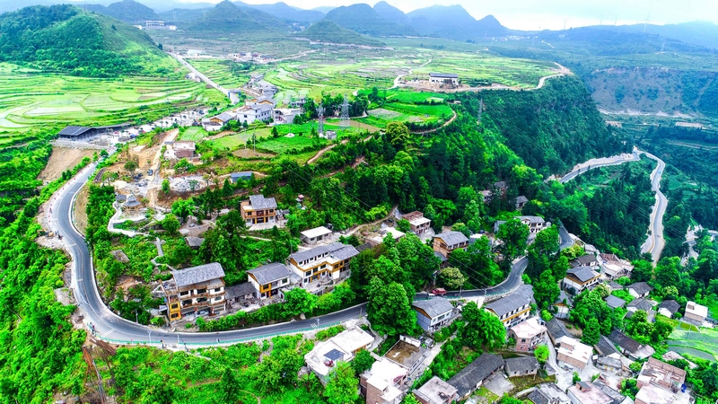 在S104貴羅線沿線，特色農家樂鱗次櫛比。貴陽公路管理局供圖