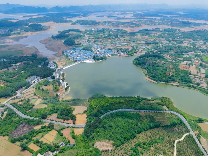 清鎮市虎山彝寨至琊隴壩生態宜居路（右二村）。貴陽公路管理局供圖