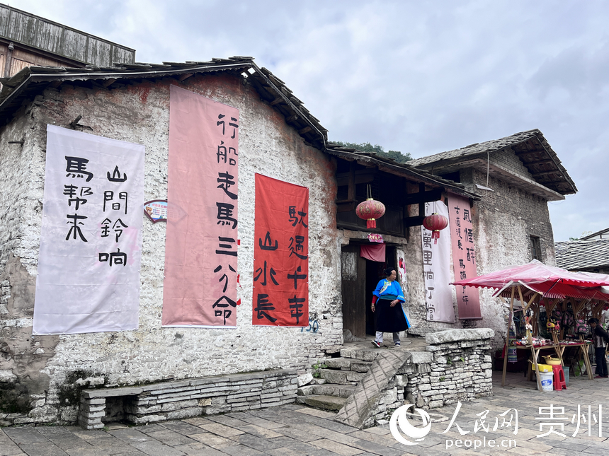 屯堡寨子風光。 人民網 陳潔泉攝