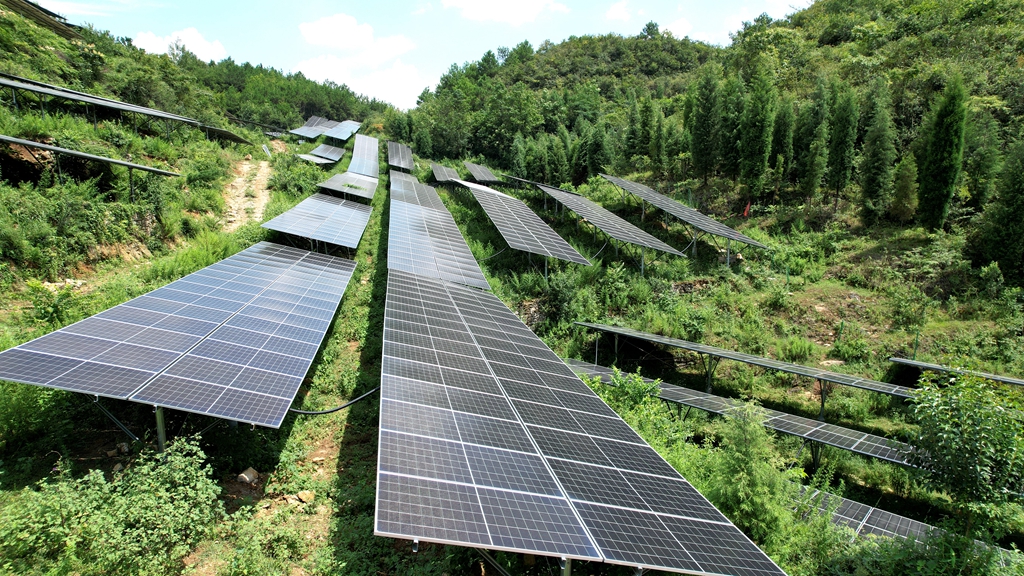 修文縣谷堡農業光伏項目于2019年入駐修文縣小箐鎮并開工建設。