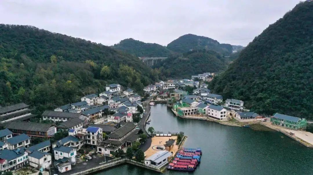 清鎮市·紅楓湖鎮。