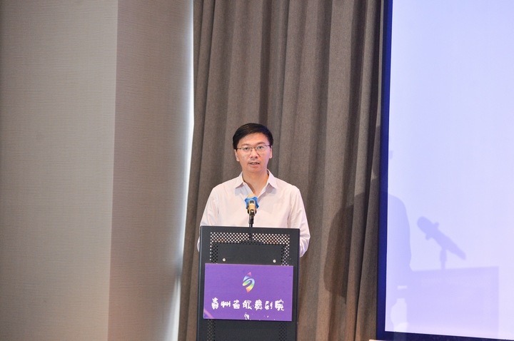 貴州省歌舞劇院執行董事鄧淵介紹音樂劇《此心安處》相關情況。向憶峰攝