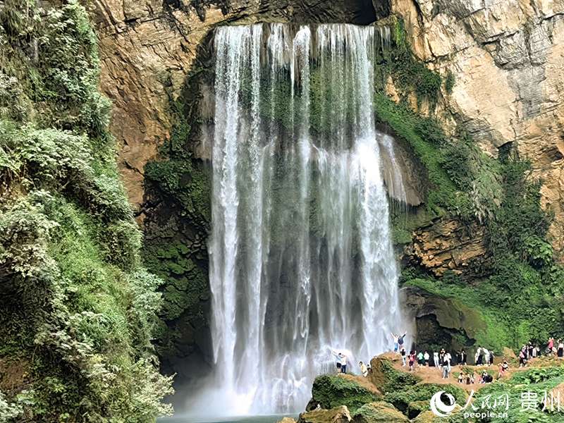羊皮洞瀑布。人民網 李永馨攝
