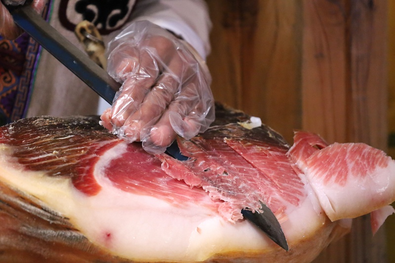 鮮切“盤縣火腿”肉色紅潤。付吉昌攝 