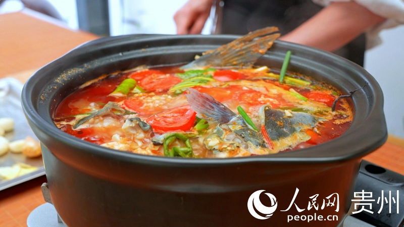 貴州酸湯魚。人民網記者 涂敏攝