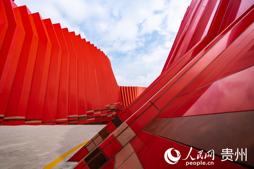 “紅飄帶”一角。人民網記者 涂敏 攝