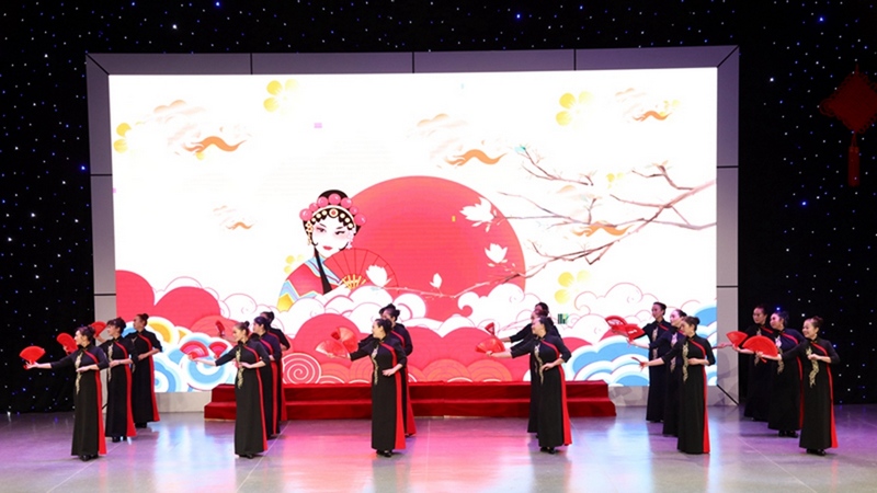 “唱響新時代·炫彩夕陽紅”——修文縣開展2023年“我們的節日·重陽節”主題文藝演出現場 修文縣融媒體中心伍維玉 攝.jpg