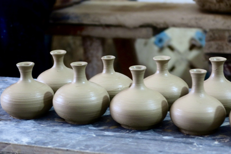 母先才制做的陶藝作品。楊锏 攝