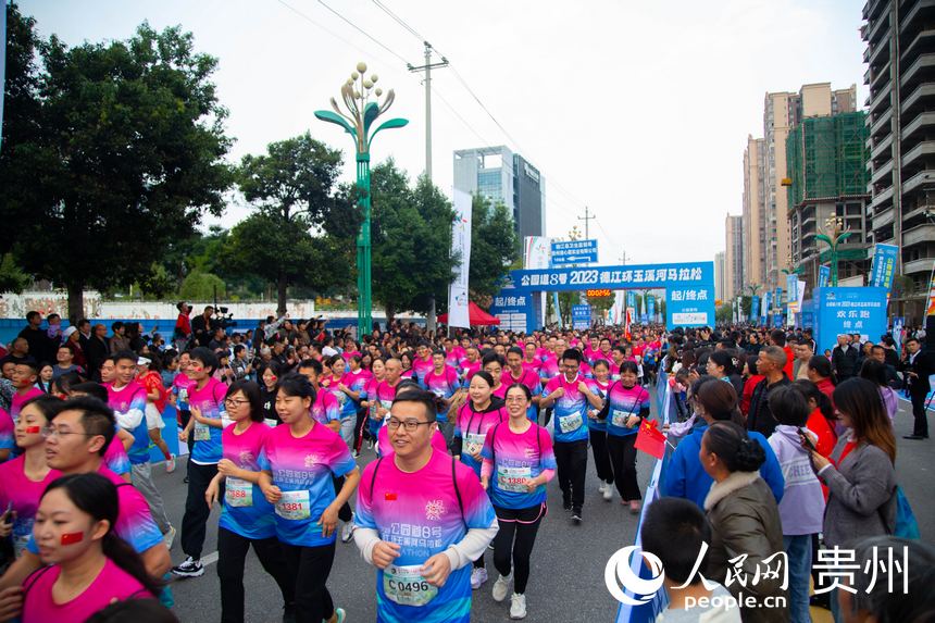 歡樂跑選手出發。張宇攝